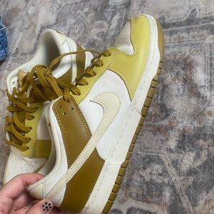 Nike Men's Low-Top Sneakers in Mustard, Olive and Cream